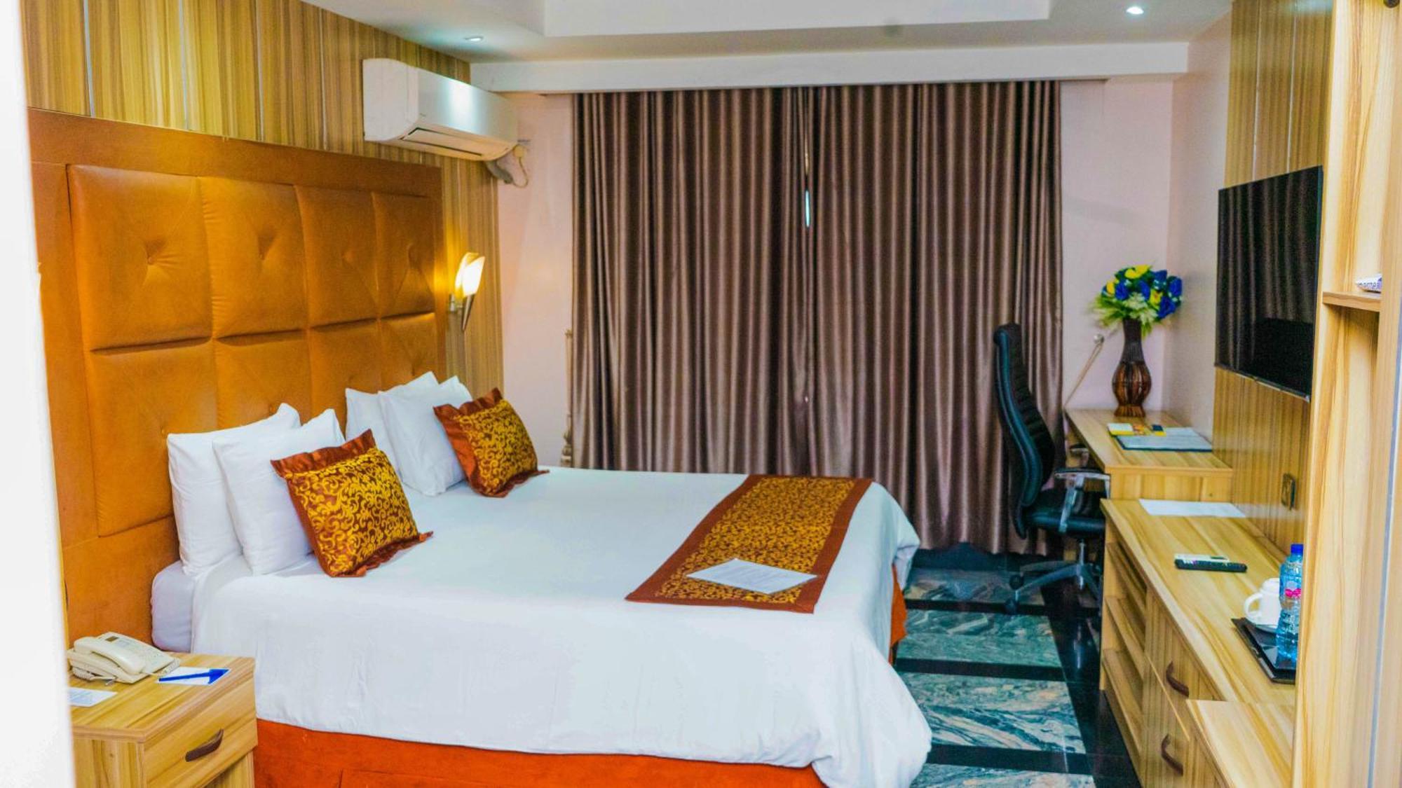 Golden Tulip Hotel- Evergreen Port Harcourt Exterior photo